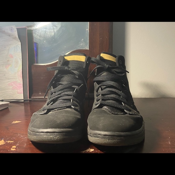 Jordan’s size 8.5 - Picture 4 of 6